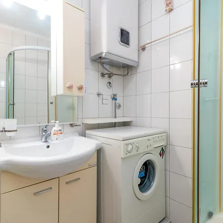 Square View-heritage Apartment *