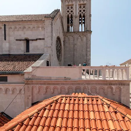 Apartment Square View-heritage