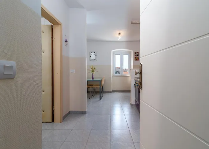 Square View-heritage Lejlighed Trogir