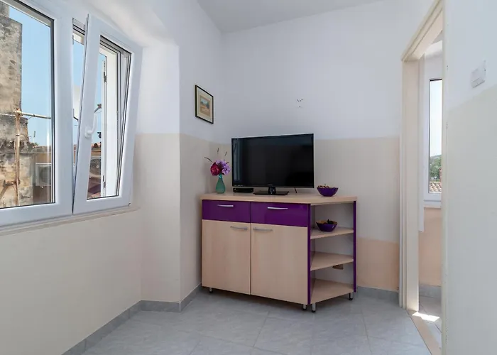 Square View-heritage Apartman *