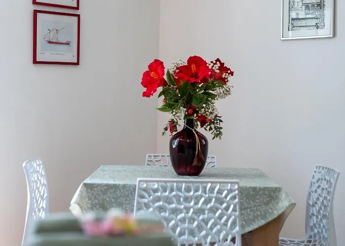 Square View-heritage Apartman