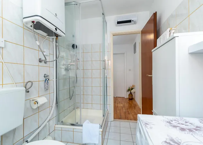 Square View-heritage Apartman