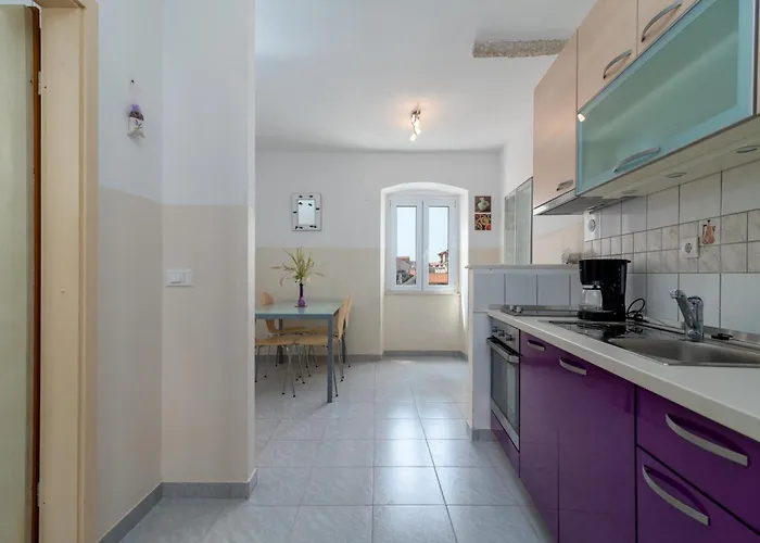 Square View-heritage Apartman