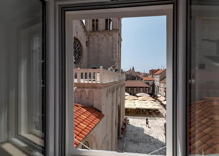 Square View-heritage * Trogir