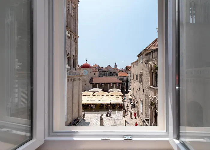 Square View-heritage Lejlighed Trogir