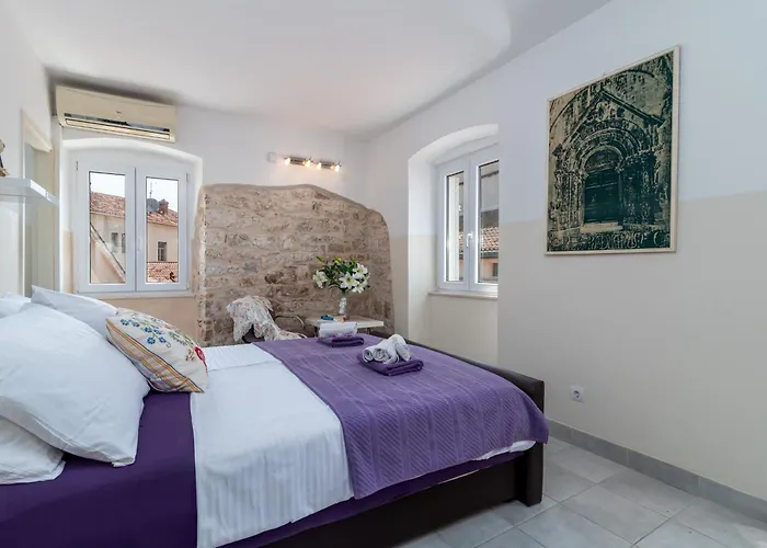 Square View-heritage * Trogir