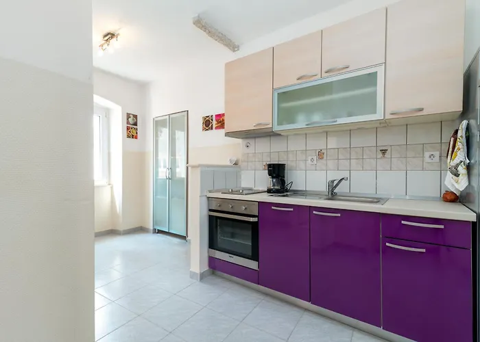 Square View-heritage Apartman