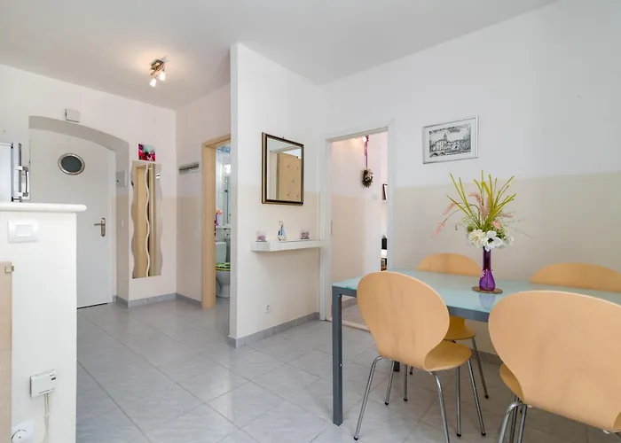 Square View-heritage Apartman Trogir