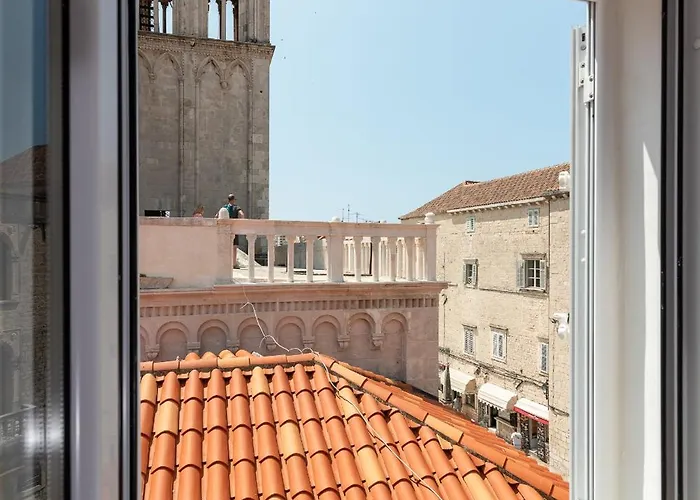 Square View-heritage * Trogir