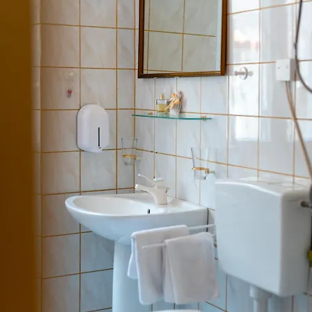 Square View-heritage Apartman *