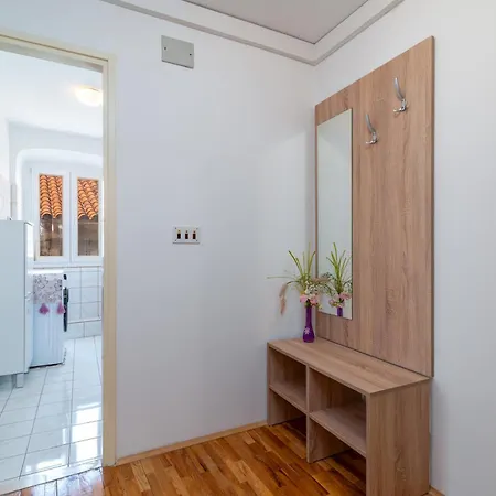 Square View-heritage Apartman Trogir