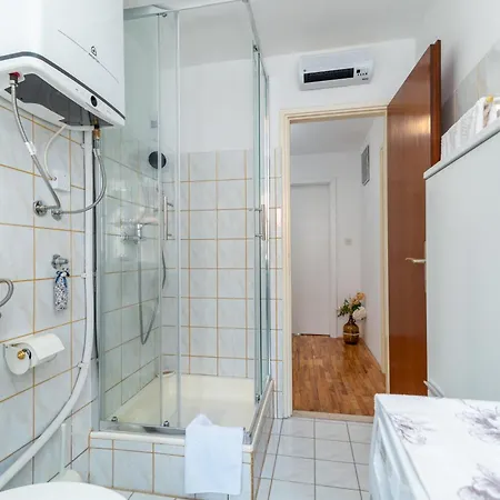 Square View-heritage Apartman