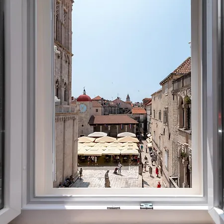 Square View-heritage Apartman Trogir
