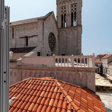 Square View-heritage Apartment *