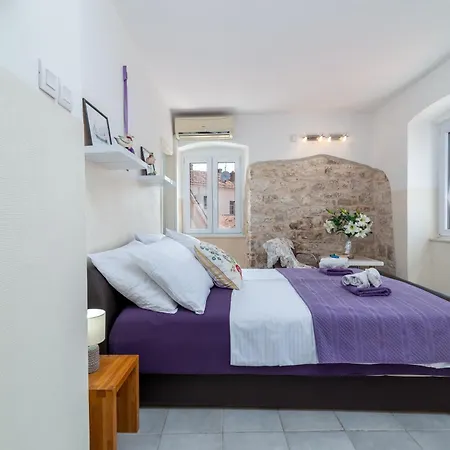 Square View-heritage Apartment *