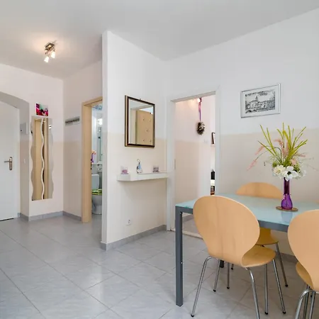 Square View-heritage Apartment Trogir