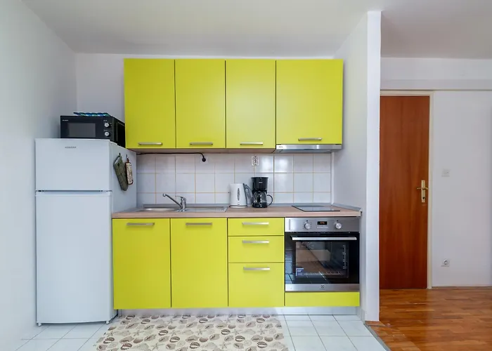 Square View-heritage 特罗吉尔