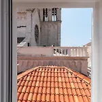 Square View-heritage Apartment *