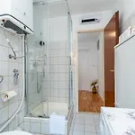 Square View-heritage Apartment