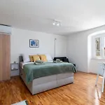 Apartment Square View-heritage *
